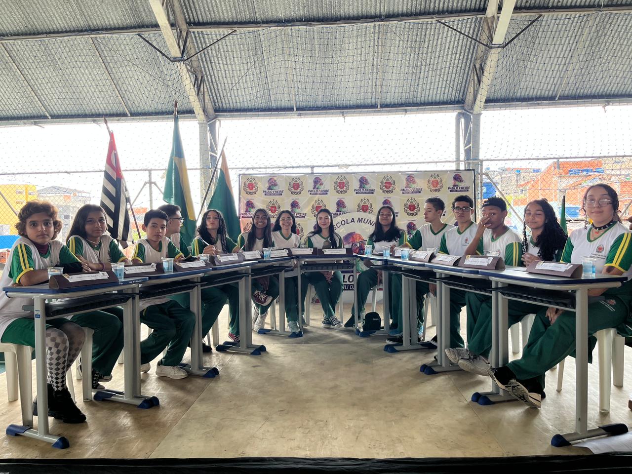 Projeto Câmara Itinerante realiza 1ª sessão da Câmara Mirim na Escola Municipal Paulo Freire